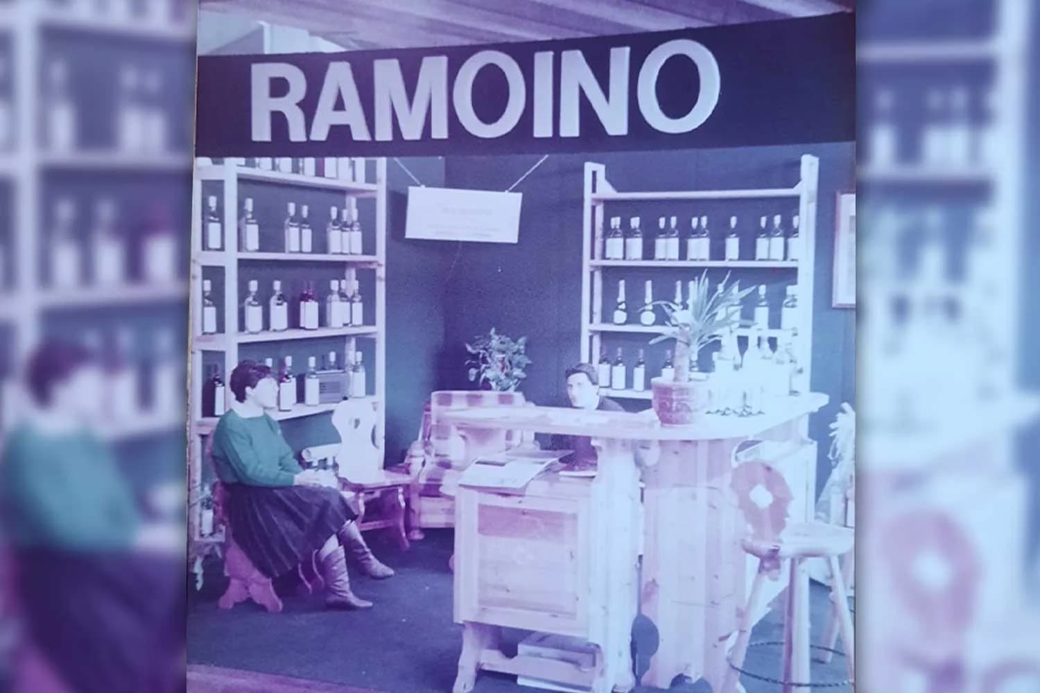 Lo stand Ramoino a una fiera del vino negli anni Ottanta